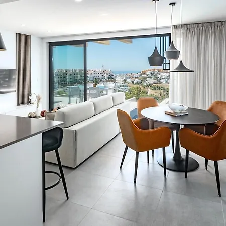 Lejlighed Oasis325- Class Penthouse With Stunning Views Estepona
